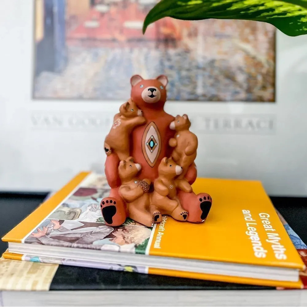 Vintage 1989‎ Teissedre Pottery Native American Storyteller Mama Bear with Cubs